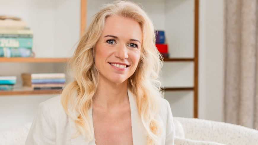 Christina Andersson, psykolog och medicine doktor vid Institutionen för klinisk neurovetenskap på Karolinska Institutet, har alltid haft ett stort intresse för hur man kan uppnå välbefinnande och lycka. Foto: Privat