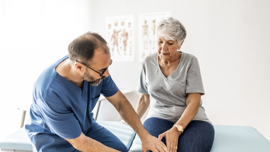 Diagnosen osteoporos kan ge svår smärta. Foto: Getty Images