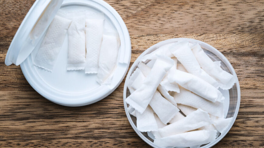 Vitt snus innehåller relativt höga mängder nikotin vilket kan ge bland annat ökad puls, blodtryck och ökad risk för hjärt-kärlsjukdomar. Foto: Getty Images